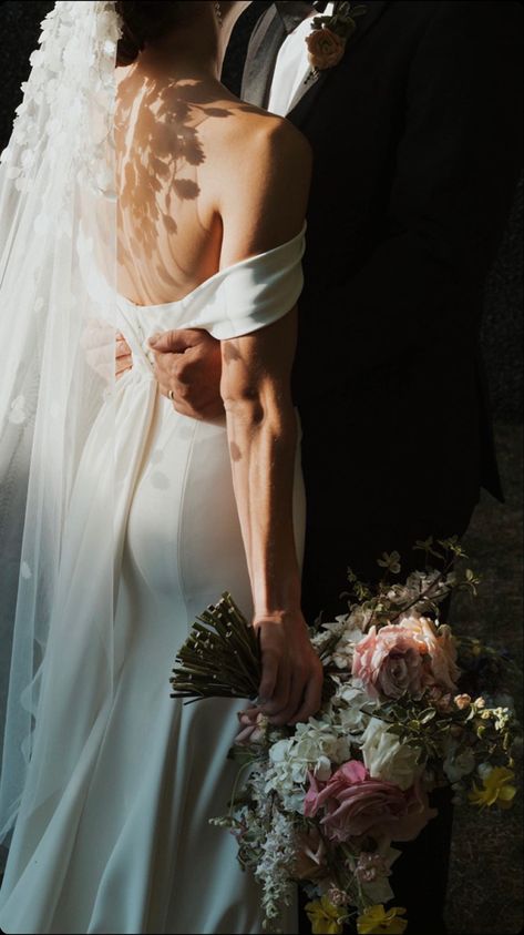 Marriage Pictures Aesthetic, Groom And Bride Aesthetic, Vision Board Photos Wedding, Wedding Speech Photography, Wedding Pic Poses, Dreamy Aesthetic Wedding Photography, Romantic Vintage Wedding Photography, Wedding Dress Photoshoot Ideas, Gloomy Wedding Photography