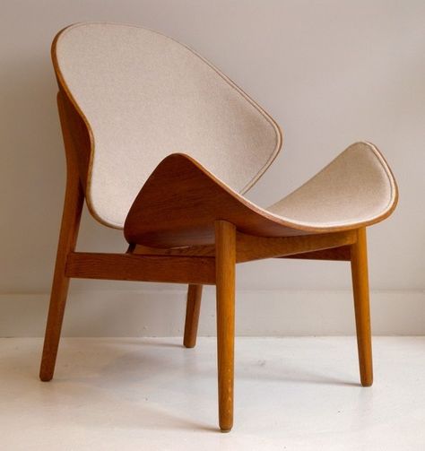 Hans Olsen teak and oak easy chair. Description from pinterest.com. I searched for this on bing.com/images Danish Vintage Furniture, Poltrona Design, Chair Design Modern, Oak Chair, Teak Chairs, Chaise Design, Decor Minimalist, Easy Chair, Cool Chairs