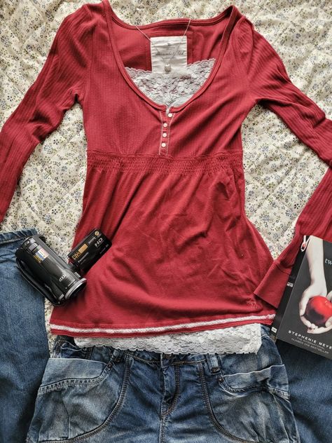 Elaina Gilbert Outfits, Elena Gilbert Shirt, Babydoll Shirt Outfit, Lace Cami Top Outfit Y2k, Lace Cami Top Outfit, Tvd Style, 2000s Abercrombie, Bella Swan Tops, Bella Swan Outfit