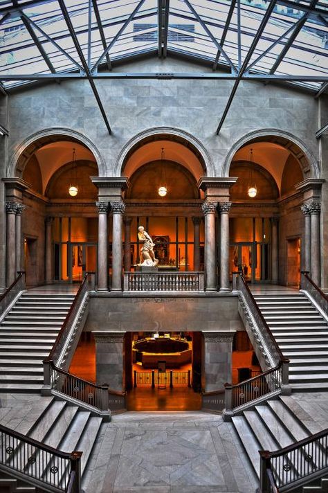 Chicago Art Institute Lobby Zippertravel.com Digital Edition Uic Chicago, Chicago Art Institute, Chicago Fall, Chicago Weekend, Chicago Attractions, Chicago Bars, Chicago Aesthetic, Chicago Pictures, Explore World