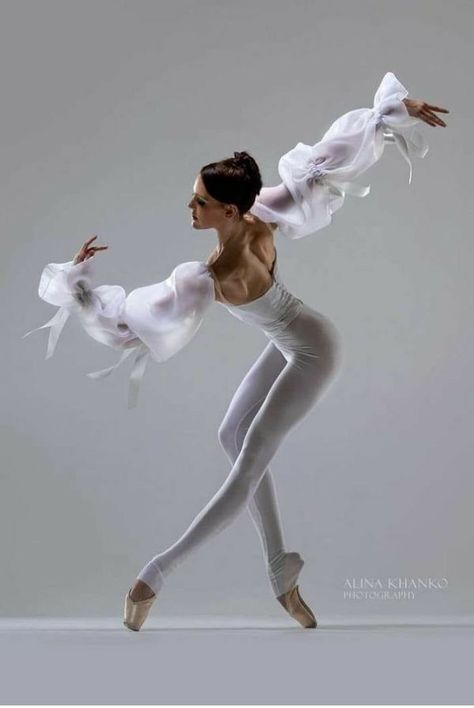 Elegant Dance Poses, Ballet Couture, Dance Elegant, Graceful Poses, Character Posing, Dancer Photo, Elegant Poses, Ballet Pose, Elegant Pose