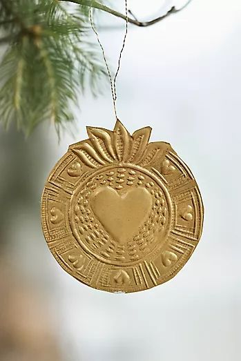 Tin Foil Crafts, Brass Christmas Ornaments, Metal Embossing Art, Hummingbird Ornament, Aluminum Can Crafts, Tin Ornaments, Gold Ornament, Metal Embossing, Circle Ornament