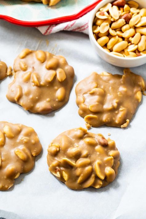 Peanut Pralines- a buttery, sweet southern candy. Peanut Pralines, Pralines Recipe, Praline Cake, Praline Recipe, Fried Cod, Peanut Candy, Salty Treats, Peanut Recipes, Bowl Cake