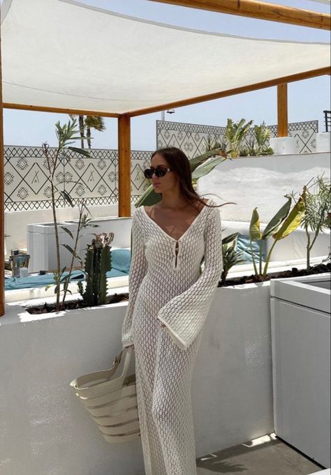 Beach dress coverup outfit holiday vacation summer outfit inspo aesthetic Instagram story eurosummer Italy mallorca knit crochet maxi midi ootd beach sun ocean sea ruch girl old money casual dinner drinks restaurant Coverup Outfit, Vacation Dinner Outfit, Kiara Dress, Beach Holiday Outfits, Knit Beach Dress, Greece Outfit, Knit Summer Dress, Europe Travel Outfits, Summer Holiday Outfits