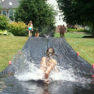 doing one this summer. home made slippin' slide! Slip N Slide Aesthetic, Diy Slip N Slide, Cabin Fun, Slip N Slide, Entertainment Ideas, Outdoor Entertainment, Alan Jackson, Diy Water, Diy Summer