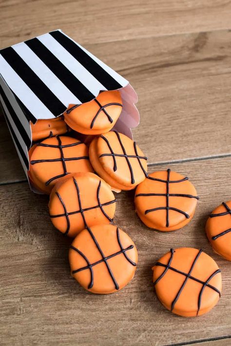 Diy Basketball Party, Basketball Watch Party, March Madness Food, Basketball Food, March Madness Party, Basketball Party Food, Basketball Treats, Basketball Themed Birthday Party, Basketball Cupcakes