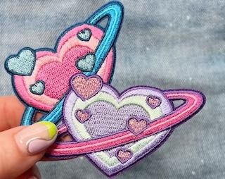 WildflowerandCompany - Etsy Heart Planet, Lilac Blue, Blue Lilac, Cute Patches, Pink Lilac, Diy Patches, Rose Pastel, Custom Patches, Patches Jacket