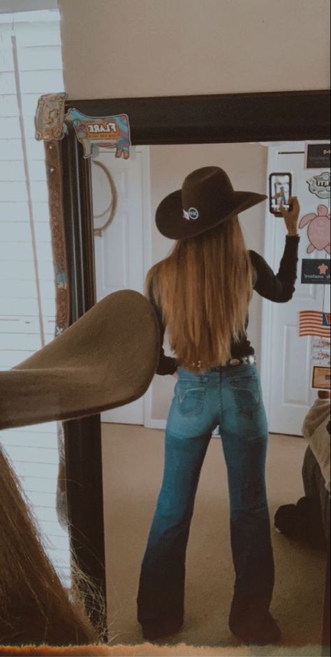 Celeb Costumes, Country Girl Aesthetic, Punchy Outfits, Cute Western Outfits, Foto Cowgirl, Western Girl Outfits, Cute Cowgirl Outfits, Casual Country Outfits, Southern Outfits