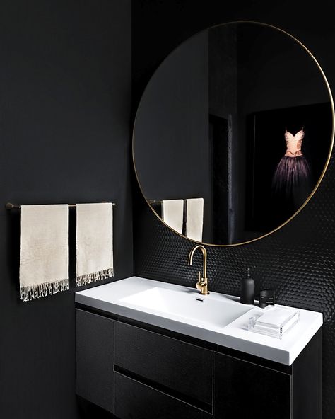 Tali Roth, Best Bathroom Paint Colors, Casa Clean, Stylish Bedroom Design, Dark Bathrooms, Bathroom Paint, Bathroom Paint Colors, Bath Room, Dressing Room Design