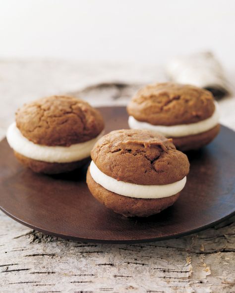 This delicious recipe for pumpkin whoopie pies is from Matt Lewis of Baked bakery. Photo credit: "Baked: New Frontiers in Baking" (Stewart, Tabori & Chang, coauthored with Renato Poliafito, October 2008) Marshmallow Filling, Whoopie Pie Recipe, Pumpkin Whoopie Pies, Martha Stewart Recipes, Whoopie Pie, Mince Pie, Pumpkin Desserts, Pumpkin Recipes Dessert, Whoopie Pies