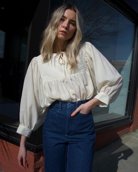 Peasant Blouse Outfit, Peasant Top Outfit, Tunic Tops Outfit, Cool Style Outfits, Vintage Style Blouses, White Peasant Blouse, Style Bundle, Bohemian Blouses, High Waist Denim