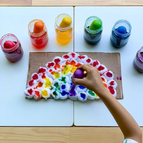 Colorful Rainbow Craft Montessori, Rainbow Fine Motor Activities, Nanny Ideas, Rainbow Craft, Easy Toddler Crafts, Rainbow Activities, Homeschool Preschool Activities, Art Activities For Toddlers, Nursery Activities