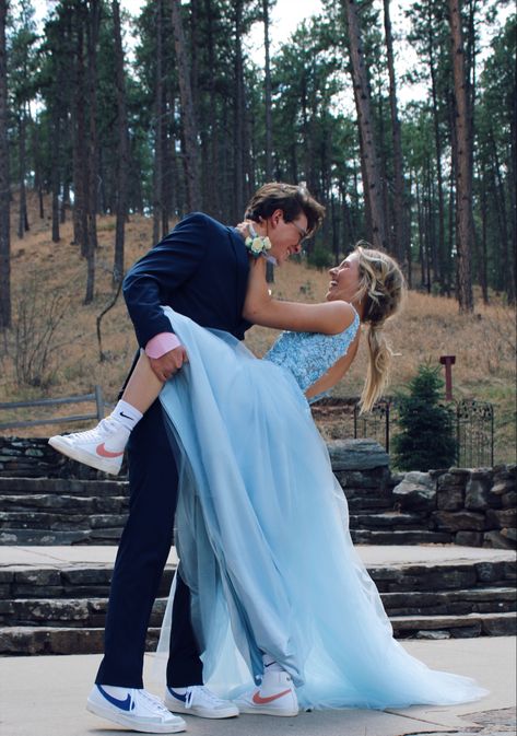 Blue Graduation Dress, Blue Graduation Dresses, Prom Pictures Couples, Prom Picture Poses, Dodge Diesel, Homecoming Pictures, Prom Dress Blue, Prom Couples, Prom Photoshoot