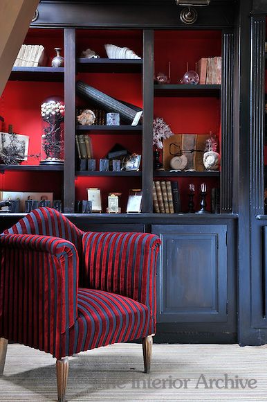 Dark red and dark blue are combined in an unusual colour scheme in the library - Charles Henry Designer Red Bookshelf, Grey Bookshelves, Dark Blue Rooms, Monochrome Room, Bonus Room Design, Victorian Room, Dining Room Shelves, Charles Henry, Blue Lounge