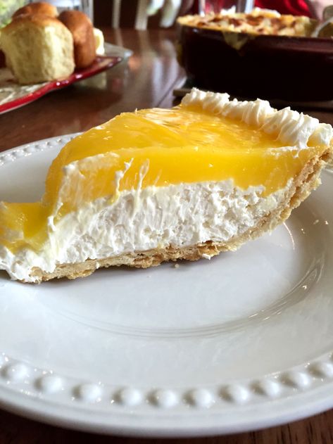 Lemon Supreme Pie Recipe, Lemon Supreme Pie, Love Beats, Bakers Square, Lemon Treats, Frozen Pie Crust, Good Pie, Lemon Dessert Recipes, Homemade Pie Crusts