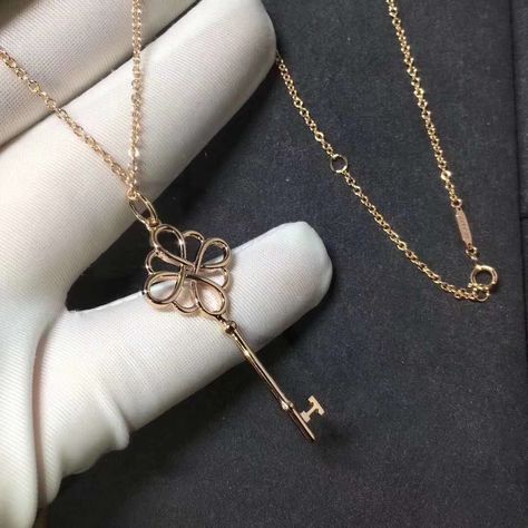 Inspired Tiffany Keys Knot Key Pendant in 18kt Rose Gold Tiffany Key Necklace, Key Aesthetic, Gold Key Necklace, Tiffany Key, Faberge Jewelry, Fancy Jewelry Necklace, Gold Moon Necklace, Beautiful Gold Necklaces, Key Pendant Necklace