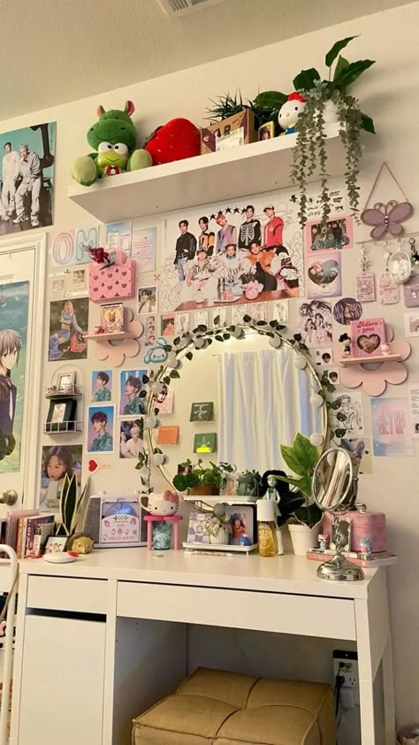 20 Teenage Girl Bedroom Decorating Ideas - HubPages Cute Room Organization, Little Apartment Decor, Girlie Apartment, Summer Room Ideas, Street Room, Woman Bedroom Ideas, Grown Woman Bedroom Ideas, Baddie Apartment, Baddie Apartment Ideas