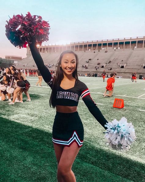 Harvard Cheerleading on Instagram: “♥️ here’s our Emma during one of the home games of the fall 2019 season!!! 🏈 We’re sharing our favorite football season memories all week!…” Cheer Instagram Highlight Covers, Cheer Photo Poses, Cheer Photo, Cheer Photography, Varsity Cheer, Cheerleading Photos, Cute Cheer Pictures, Cheers Photo, College Cheer