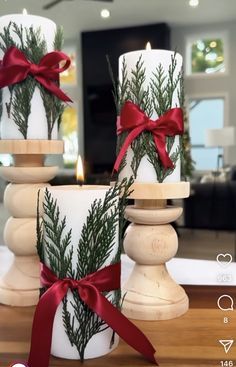 Simple Candle Centerpieces, Candle Pillars, Simple Candle, Christmas Candle Decorations, Christmas Centerpieces Diy, Christmas Themes Decorations, Christmas Table Settings, Christmas Centerpieces, Christmas Table Decorations