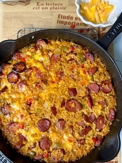 One-pan cheesy rice and sausage skillet - Asili Glam Things To Make With Sausage Links, Cheesy Rice And Sausage Recipes, Cheesy Sausage And Rice Skillet, Cheesy Smoked Sausage Skillet, Cheesy Rice And Sausage, One Pan Rice Meals, Cheesy Sausage Rice, Sausage Recipes Crockpot, Eckrich Sausage Recipes