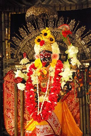 Dakshineshwar Kali, Jay Maa Kali, Kali Temple, Maa Kali Photo, Maa Kali Images, Indian Goddess Kali, Mother Kali, Bengali Art, Kali Ma