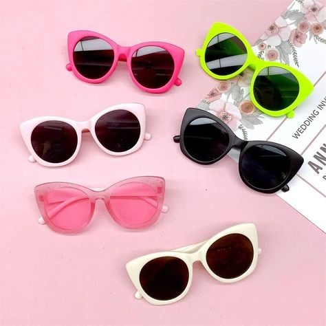 Glasses Trends, Round Frame Sunglasses, Retro Kids, Vintage Sun, Pink Frames, Girl With Sunglasses, Kids Sunglasses, Body Chain Jewelry, Sunglass Lenses