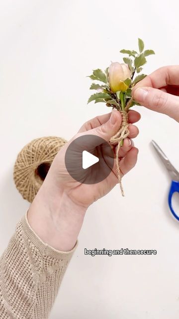 Flower Moxie on Instagram: "Tired of tying bulky knots in your boutonnières? Try this hack with twine! This only takes about 1 minute and looks great every time!  #boutonniere #twine #flowerhack" Fresh Flower Boutonniere, How To Tie A Boutonniere, How To Make A Simple Boutonniere, Make Your Own Boutonniere, Boutonnière Ideas, Twine Boutonniere, How To Wrap A Boutonniere With Ribbon, Diy Boutonniere Wedding Rustic, Boutonniere Diy