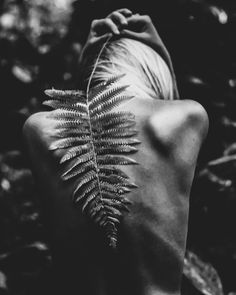 Body Art Photography, Nature Photoshoot, Photography Inspiration Portrait, Outdoor Shoot, Foto Tips, Glamour Dress, Les Chakras, Dark Moon, Wild Woman