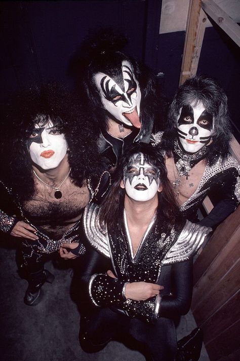 School Kiss, Kiss Group, Kiss Photos, Banda Kiss, Peter Criss, Vintage Kiss, Kiss Army, Kiss Pictures, Ace Frehley