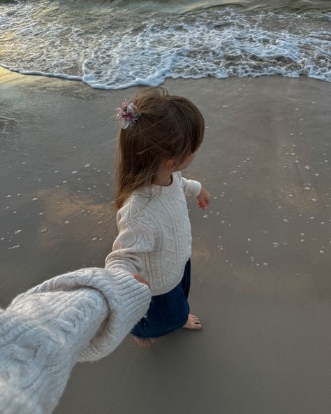 Dominika Brudny (@domsli22) on Threads Kids Fever, Sea Aesthetic, Cute Love Memes, Baby Fits, Mommy Daughter, Dream Baby, Future Mom, Beach Kids, Beach Baby