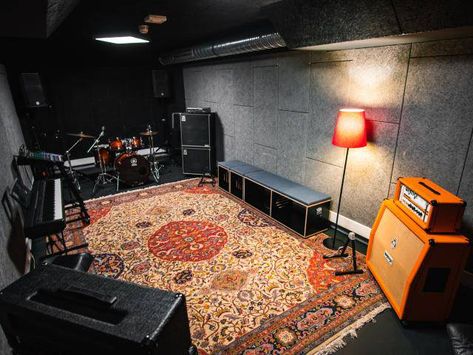 Basement Music Studio, Basement Music Room, Basement Band, Studio Acoustics, Room Recording Studio, Drum Studio, Drums Studio, Music Room Design, Practice Room