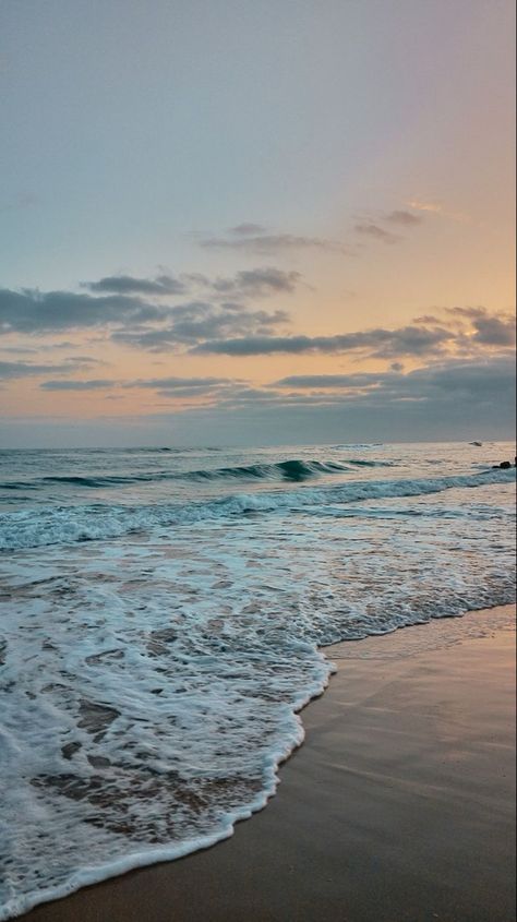 Breeze Aesthetic, Beautiful Beach Pictures, Pretty Landscapes, Ocean Wallpaper, Beach Wallpaper, Sunset Wallpaper, Pretty Sky, Beautiful Ocean, Beach View