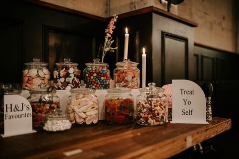 Wedding dessert table with sweet jars for wedding guests Sweet Treat Wedding Table, Wedding Pic N Mix Table, Sweets Table At Wedding, Pick N Mix Wedding, Wedding Reception Candy Bar Ideas, Pick And Mix Station, Candy Bar For Wedding, Wedding Pick N Mix Table, Wedding Sweet Table Ideas