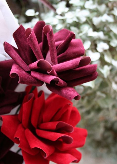 The Rainforest Garden: Handcrafted Velvet Paper Roses Velvet Paper, Velvet Flowers How To Make, Paper Red Roses, Red Paper Flowers Diy, How To Make Velvet Fabric Roses, Artsy Decor, Roses Valentines Day, Dozen Red Roses, Handmade Flowers Paper