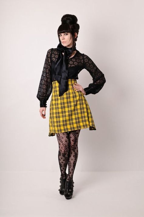 Red Black Tartan Plaid Custom Neo Victorian Steampunk by PinarEris Yellow Goth Outfit, Neo Victorian Fashion, Yellow Tartan Skirt, Punk Rock Costume, Tartan Clothing, Long Outfit, Punk Rock Outfits, Skirt Inspiration, Bustle Skirt