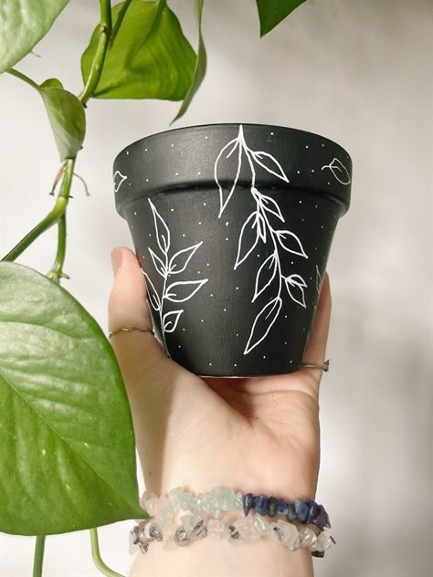 Decorating Pots, Small Market, Plant Pot Design, Flower Pot Art, Pots Plants, Plant Pot Diy, Flower Pot Design, Painted Plant Pots, Painted Pots Diy