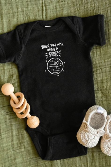 Nerd Nursery Ideas, Star Wars Baby Announcement, Nerdy Baby Announcement, Star Wars Baby Shower Ideas, Nerdy Baby Clothes, Star Wars Onsies, Zelda Baby, Lee Morgan, Star Wars Onesie