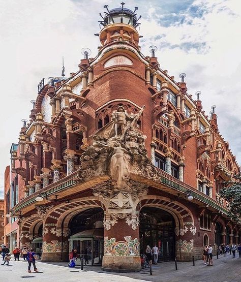 Palau de la música catalana, Barcelona, Spain Barcelona Architecture, Gaudi Barcelona, Spain Aesthetic, Unusual Buildings, Barcelona Catalonia, Barcelona City, Art Nouveau Architecture, Barcelona Travel, Europe Summer