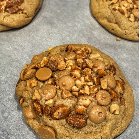 Copycat Peanut Butter Cookies, Gideons Bakehouse, Gideon's Bakehouse, Butter Crunch Cookies, Peanut Butter Crunch, Honey Roasted Peanuts, Gourmet Cookies, Peanut Butter Cookie Recipe, Wanting More