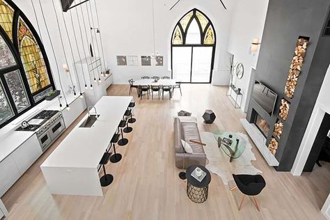 Church conversion to breathtaking family home in Chicago Church Conversions, Casa Vintage, Chur, White Modern Kitchen, High Ceilings, Design Del Prodotto, Design Case, Minimalist Home, Design Interior