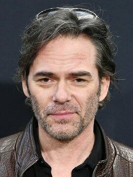 Billy Burke Actor, Vampire Romance Novels, Drive Angry, Lloyd Bridges, Charlie Swan, Billy Burke, Horror Tale, Man Crush Monday, Family Circle