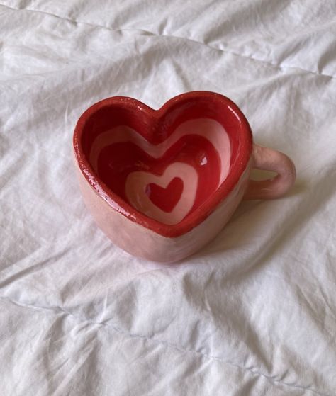 Heart Ceramics Ideas, Heart Pottery, Heart Cup, Wallpaper Instagram, Sculpture Art Clay, Ceramics Art, Cerámica Ideas, Pottery Painting Designs, Pretty Mugs