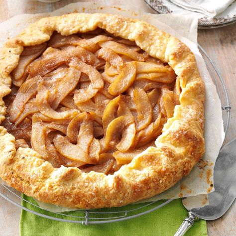 Cider Desserts, Fall Potluck Ideas, Apple Cider Desserts, Fall Potluck, Pear Tart Recipe, Rustic Tart, Pear And Almond Tart, Almond Tart Recipe, Decorative Pie Crust