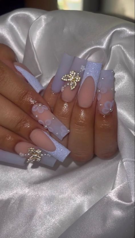 Quince Layout, Quince Nails Butterfly, Sweet 16 Nails Acrylic Pink, Graduation Nails Purple, Butterfly Flower Nails, May Birthday Nails, Purple Nails Simple, Sweet 16 Nail Ideas, Nail Ideas Graduation