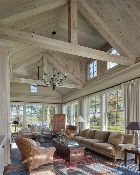 Great room at waterfront estate with beams and paneled cathedral ceiling by Barnes Vanze Architects, Inc. Sunroom Designs, 카페 인테리어 디자인, Hus Inspiration, Cathedral Ceiling, Farmhouse Living, Lamps Living Room, Design Case, Home Fashion, 인테리어 디자인