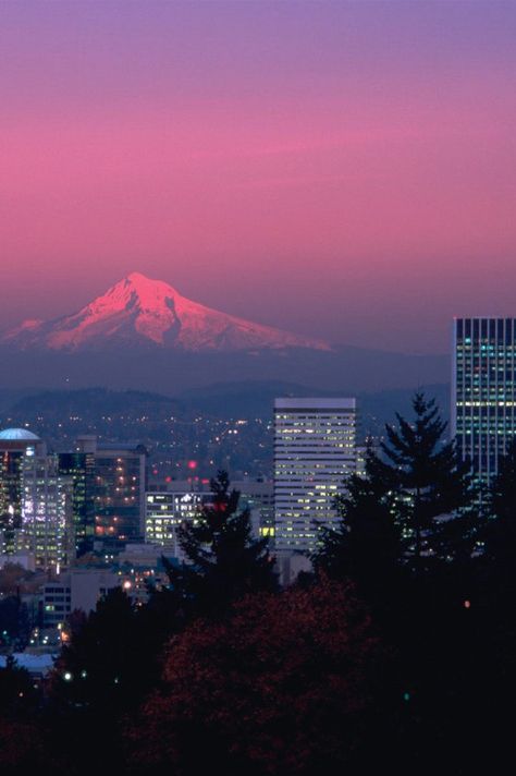 wukay:  Portland-Oregon Oregon Travel, September Journal, Usa Skyline, Seattle Photography, Peaceful Energy, Mt Rainier, City Aesthetic, Pretty Places, City Lights