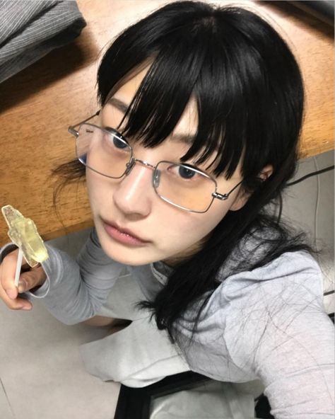 High Angle Selfie, Korean Makeup Aesthetic, Makeup Looks Pretty, Aesthetic Clothes Cute, Gentle Monster Glasses, Korean Glasses, Glasses Korean, Glasses Outfit, Glasses Inspiration