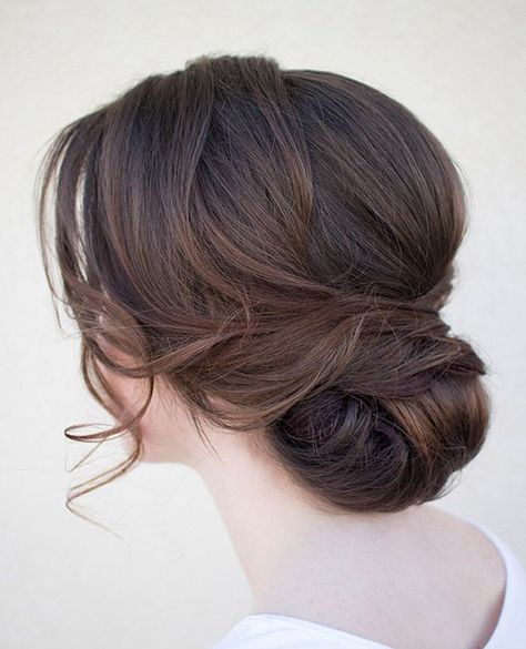 20 Low Updo Hair Styles for the Bride  ~ we ♥ this! moncheribridals.com Sanggul Cepol, Low Buns, Wedding Hairstyles Bride, Vintage Wedding Hair, Peinados Recogidos, Low Bun, Bridal Updo, Vintage Makeup, Penteado Cabelo Curto