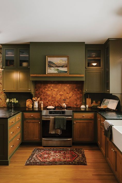 Intimate, inviting, and an embodiment of the homeowners’ personalities, this 1914 St. Paul kitchen by Emily Pueringer Design Studio celebrates creatively bold color. See more from this colorful kitchen at the link below. 📸: Spacecrafting 1900s Home, Mosaic Backsplash Kitchen, Design Remodel, Green Kitchen, Kitchen Colors, Dream House Decor, Kitchen Backsplash, Dream Home Design, Kitchen Renovation