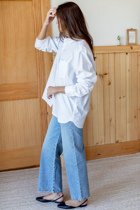 Relaxed Denim Outfit, White Top Aesthetic Outfit, Button Down Outfits For Women, Mens White Shirt Outfit Women, White Shirt And Denim Outfit, White Button Down Oversized, Oversize Button Down, Jeans And White Button Up Shirt Women, White T Shirt Outfits Women